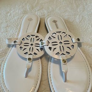 Flat sandals